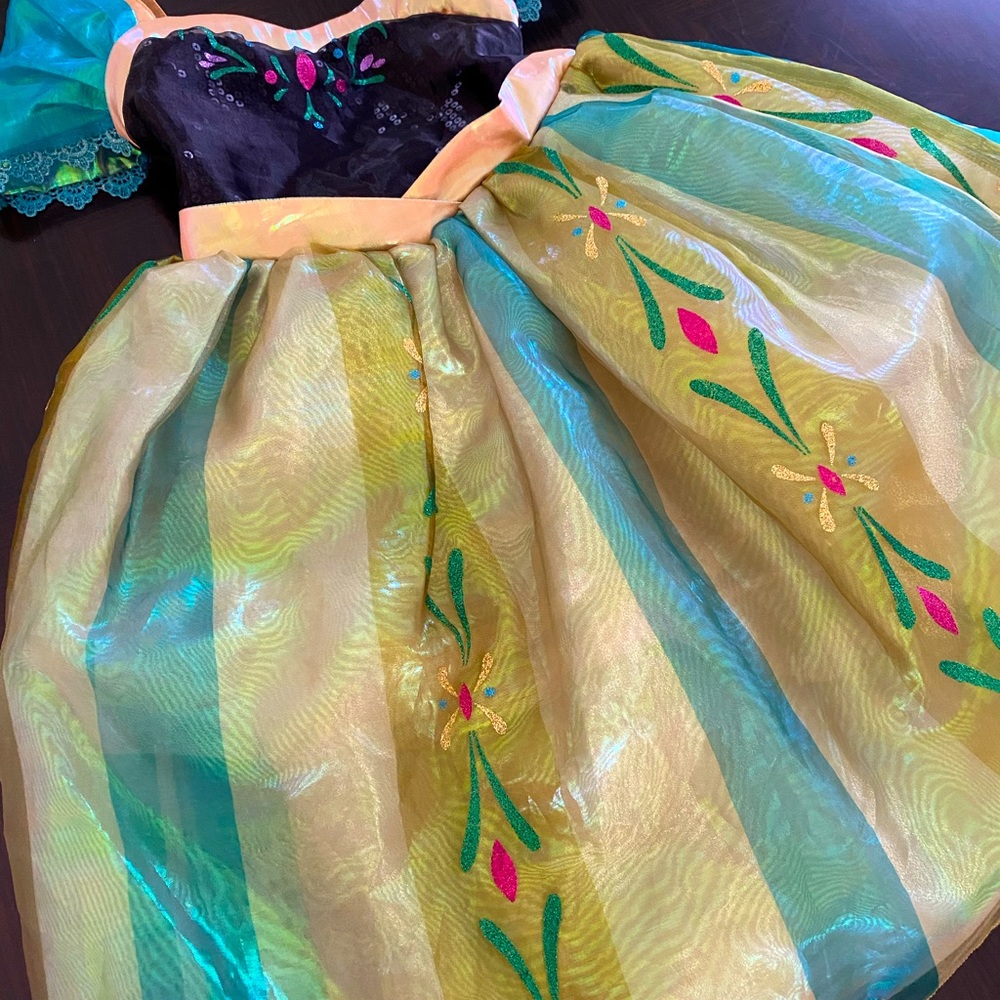Happy Halloween!!! 🎃❄️☃️FROZEN: RARE Disney Castle Collection Anna Dress